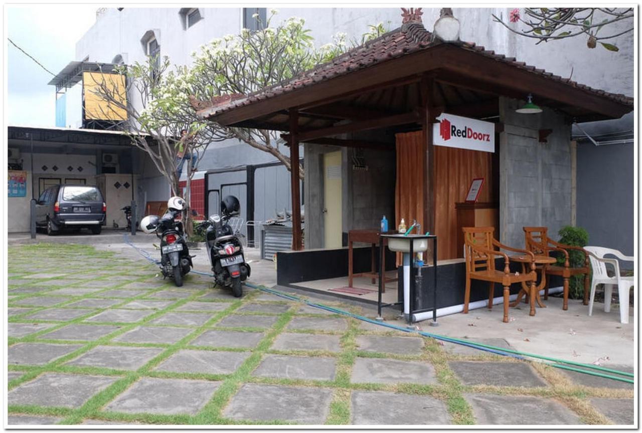 Reddoorz Near Penimbangan Beach Singaraja Esterno foto