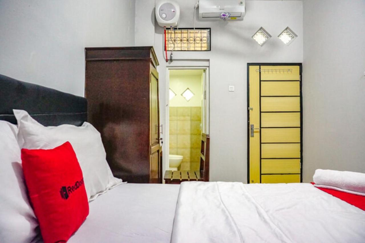Reddoorz Near Penimbangan Beach Singaraja Esterno foto